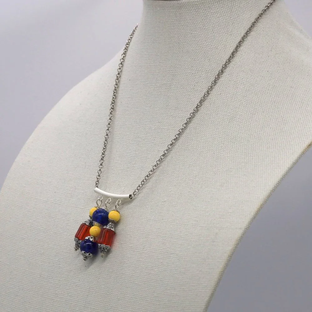 Wonder Woman theme necklace with figurine included. - Picture 2 of 4